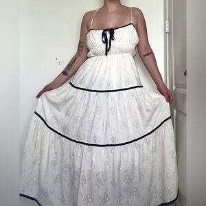 Contrasting trim knotted midi dress